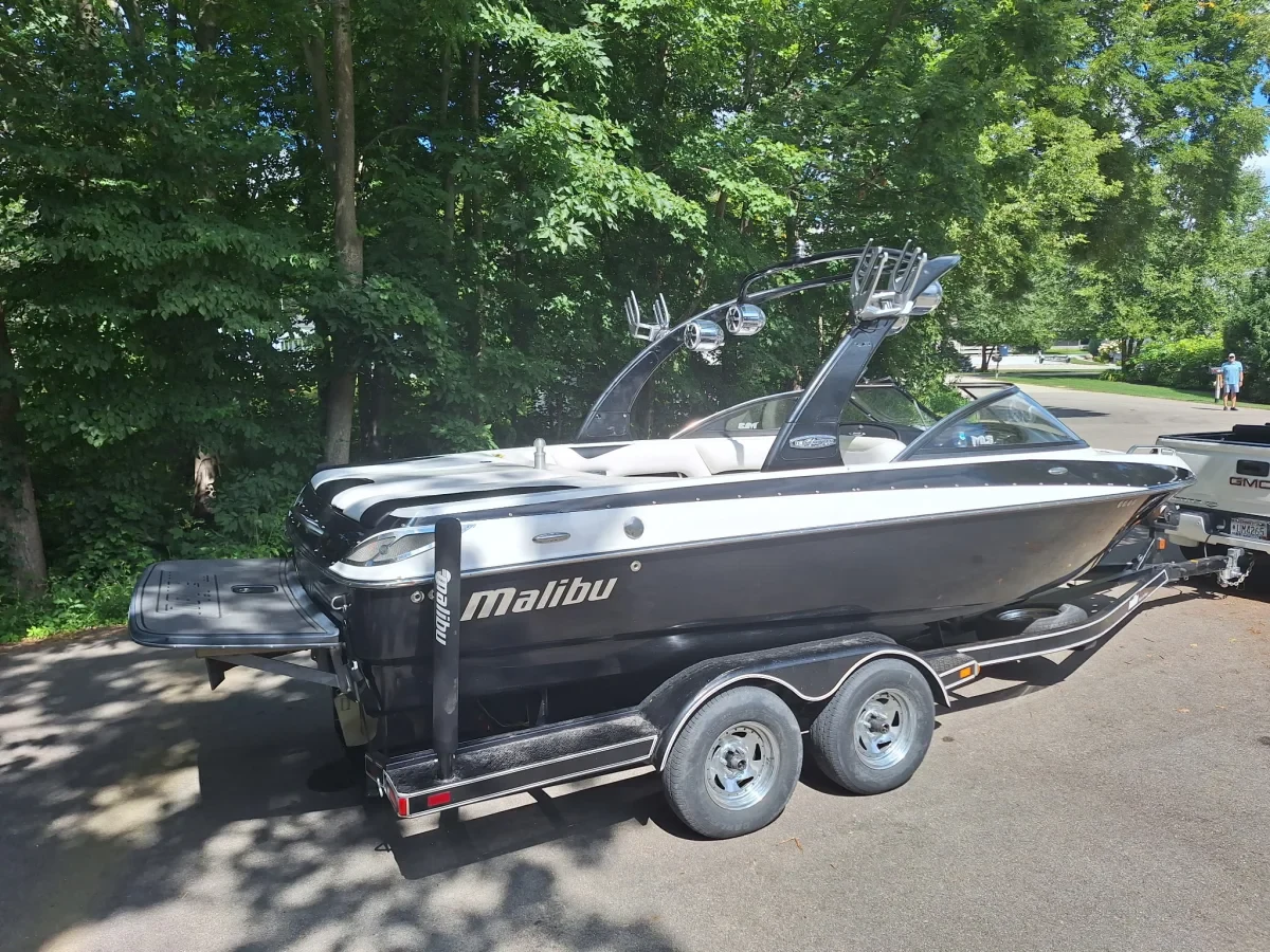 2006 Malibu Boats Wakesetter VLX for sale in Slinger, Wisconsin