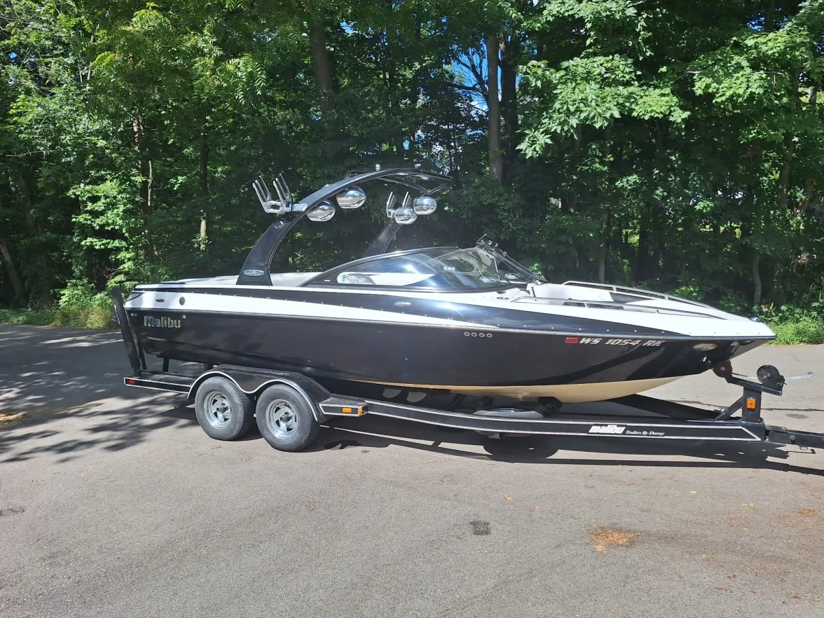 2006 Malibu Boats Wakesetter VLX for sale in Slinger, Wisconsin