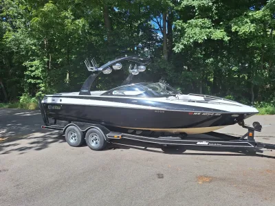 2006 Malibu Boats Wakesetter VLX for sale in Slinger, Wisconsin