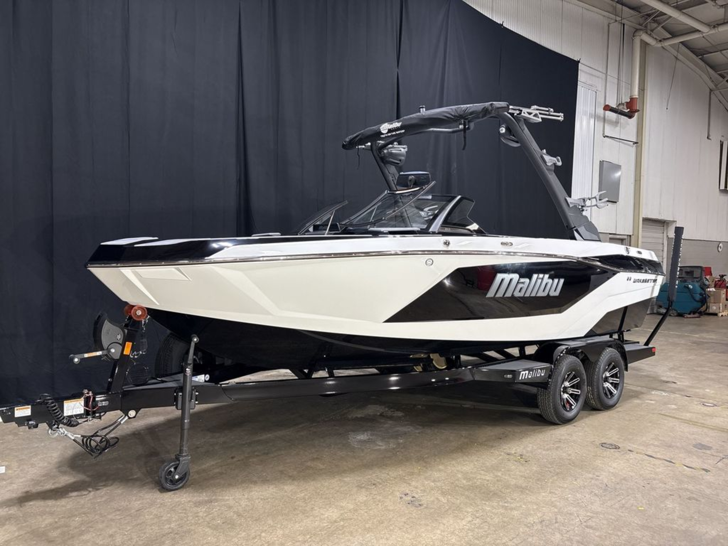 2026 Malibu Boats 21 LX