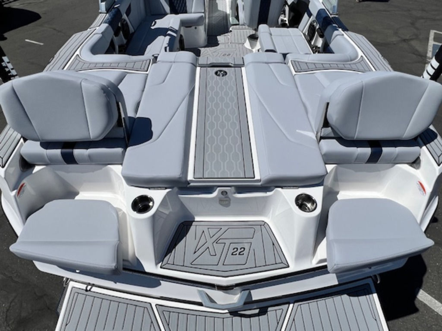 2026 Mastercraft XT22