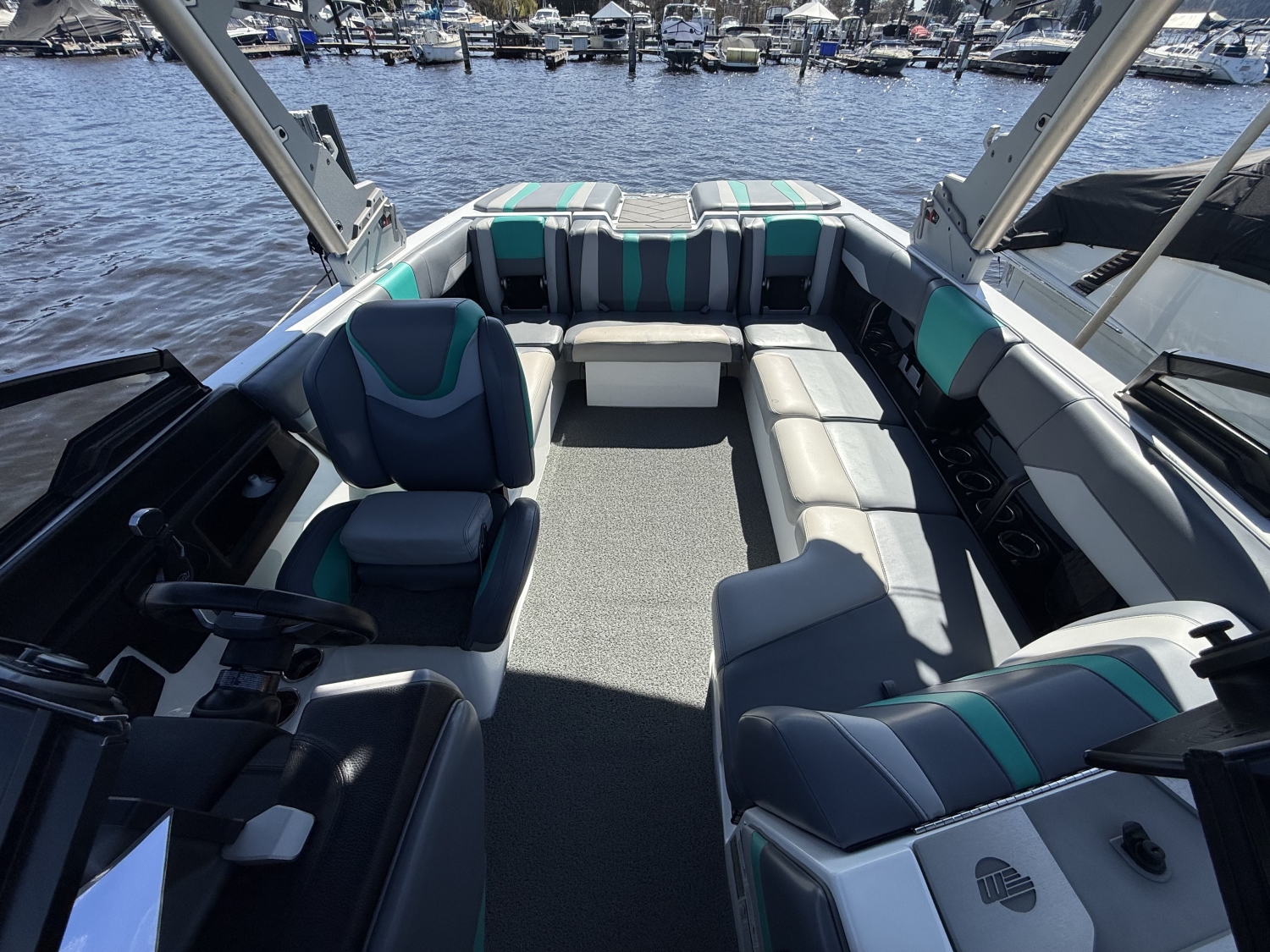2023 Malibu 22 LSV