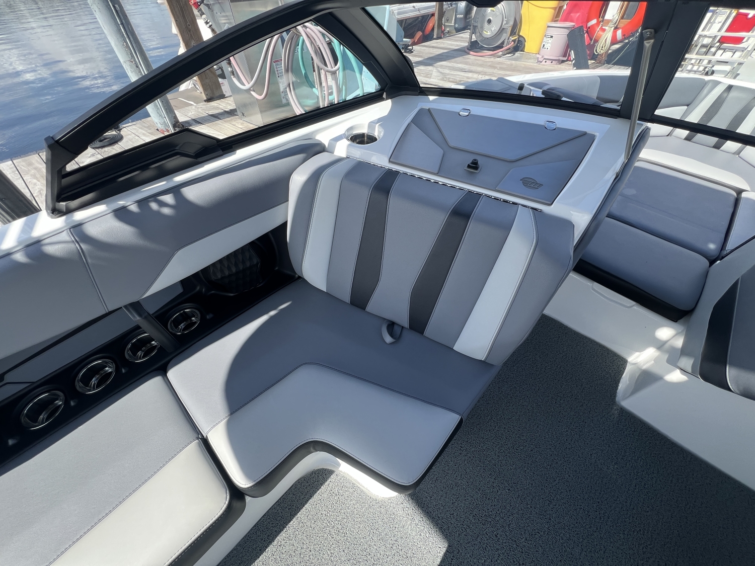 2023 Malibu 22 LSV