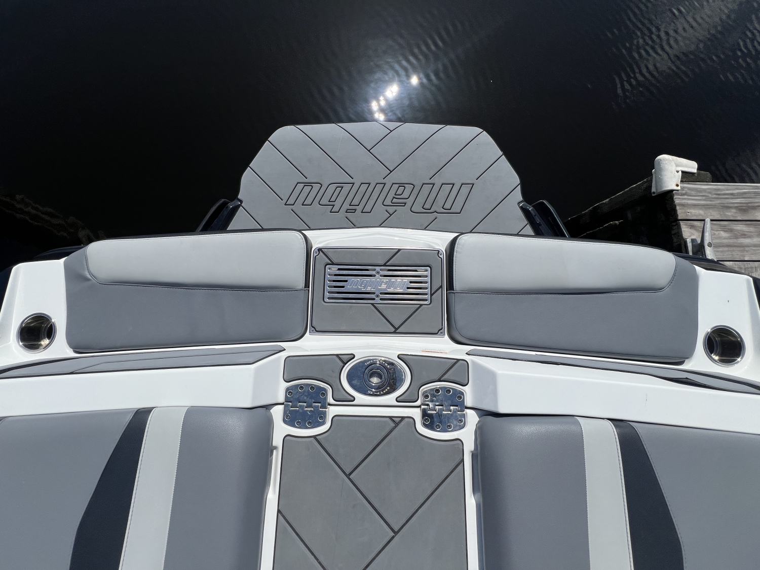2023 Malibu 22 LSV