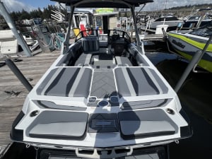 2023 Malibu 22 LSV