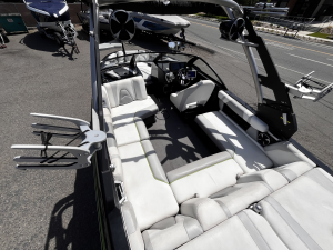 2017 Malibu Boats Wakesetter VLX for sale in , 