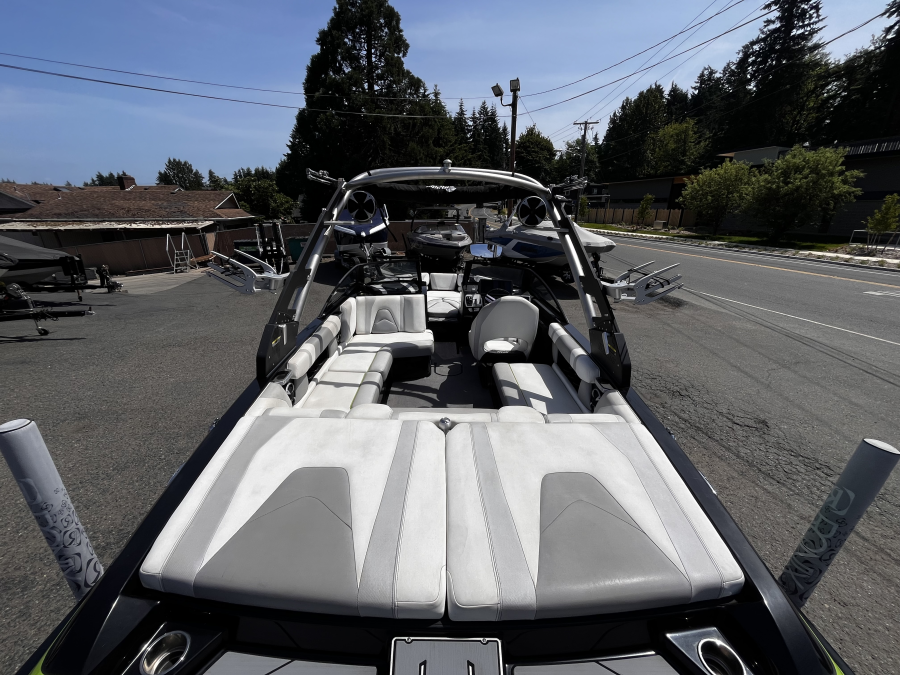 2017 Malibu Boats Wakesetter VLX for sale in , 