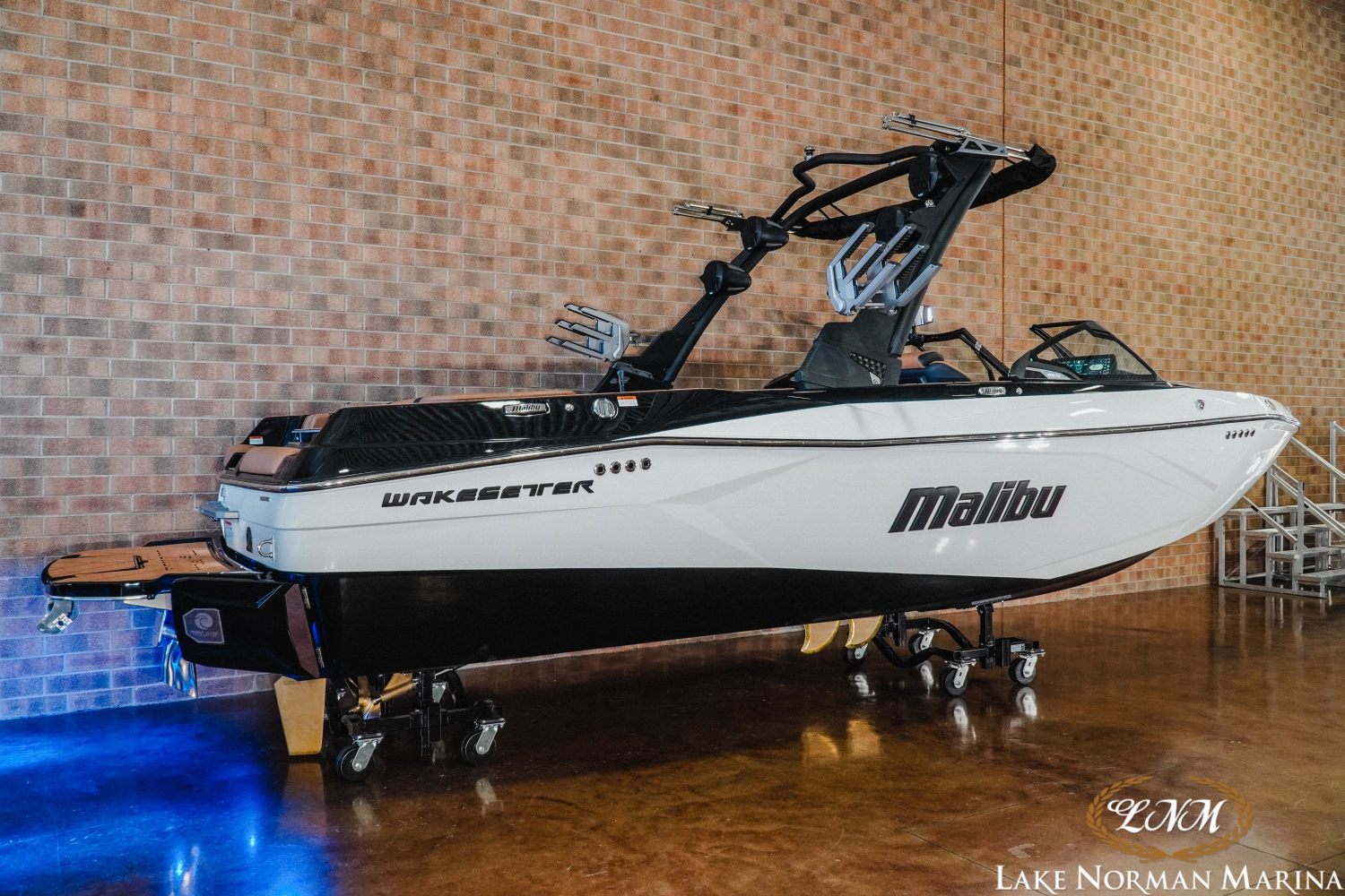 2025 Malibu 23 LSV