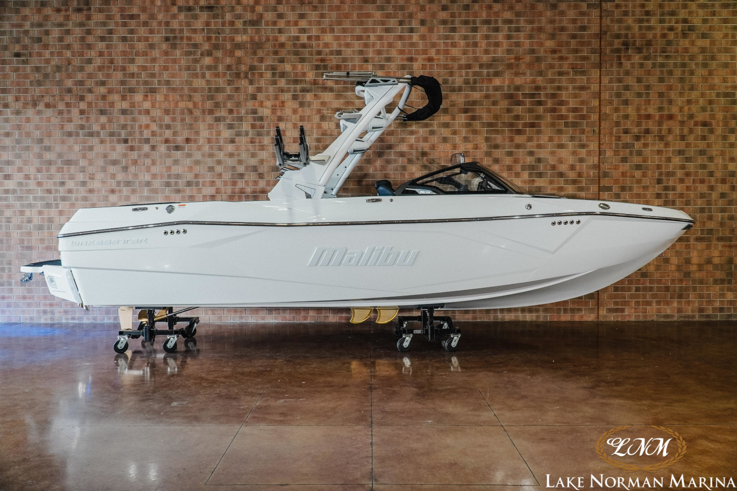 2025 Malibu 23 LSV