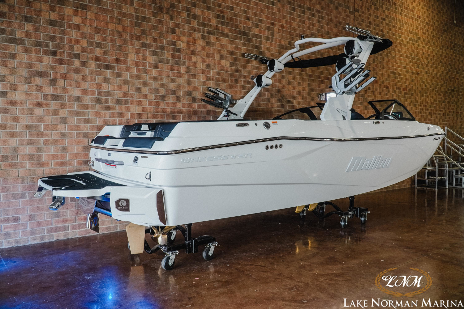 2025 Malibu 23 LSV