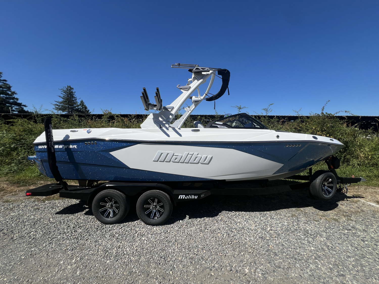 2025 Malibu 23 LSV