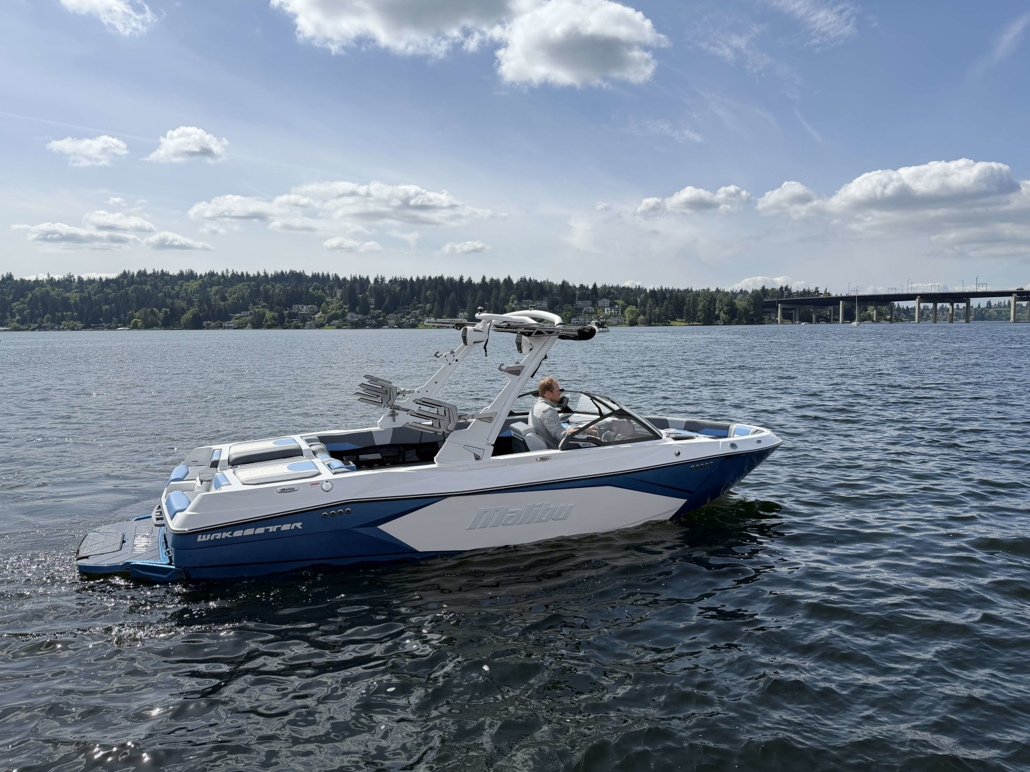 2025 Malibu 23 LSV