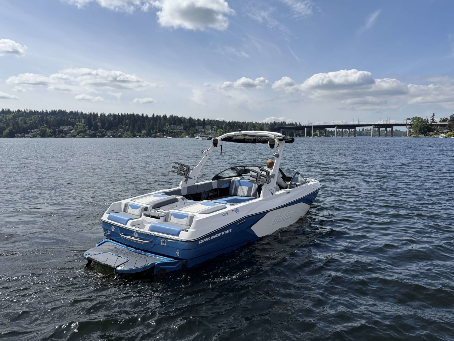 2025 Malibu 23 LSV