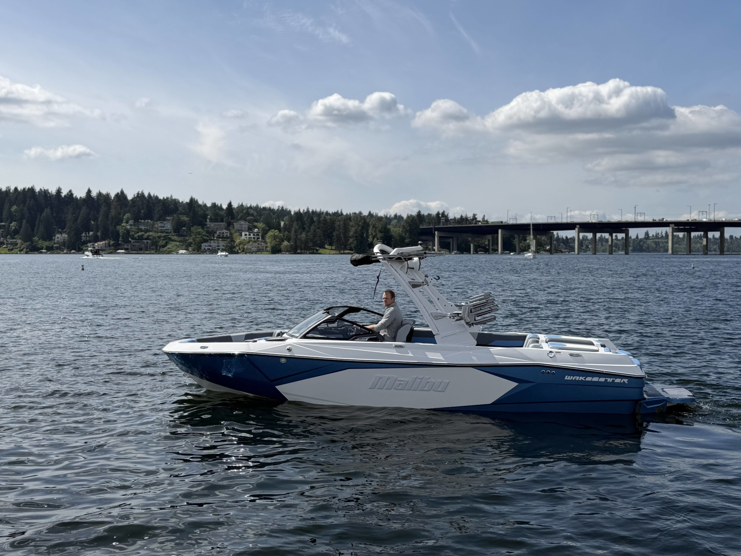 2025 Malibu 23 LSV