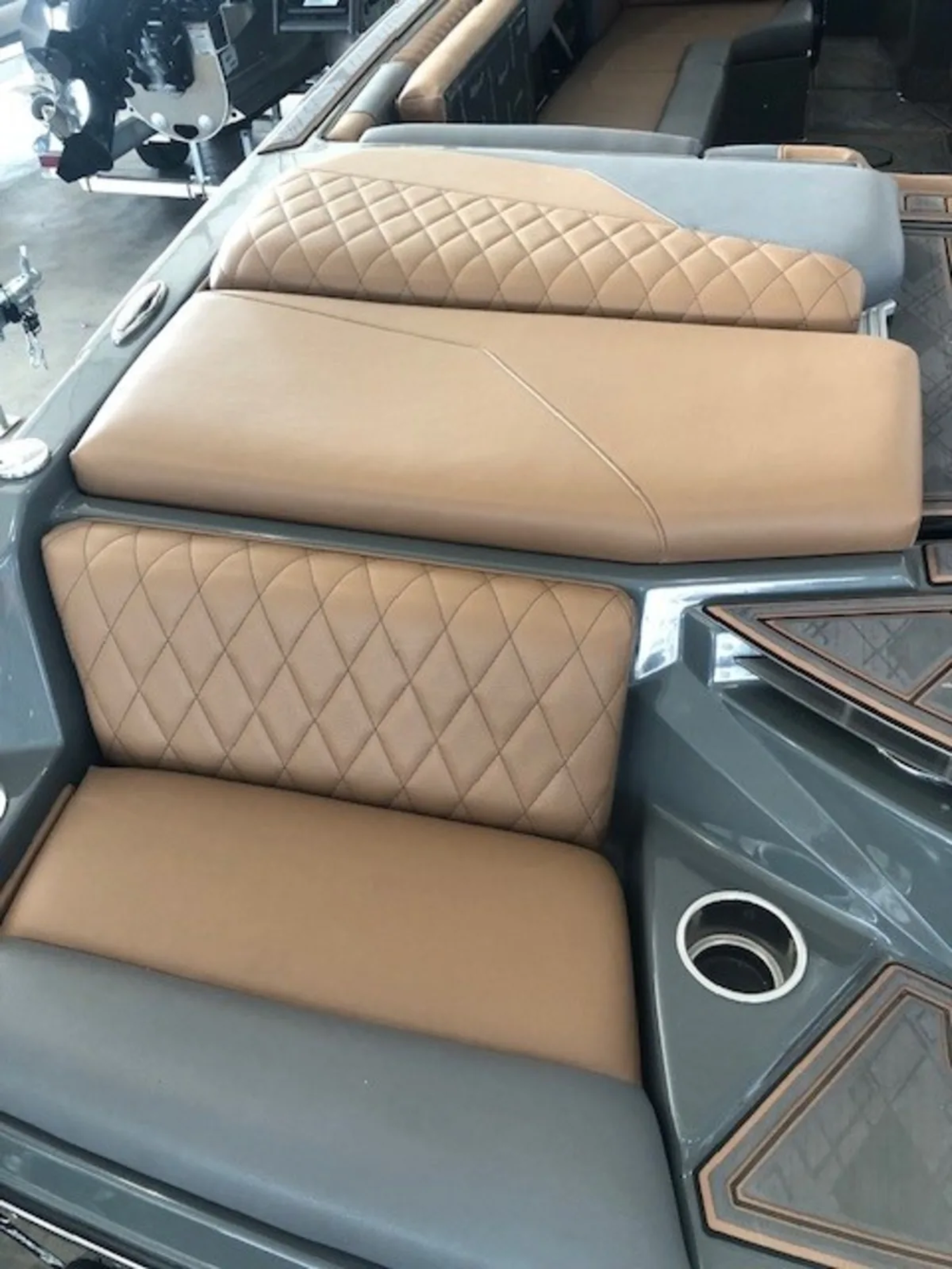 2023 Z5 Rare Ghosted Boat