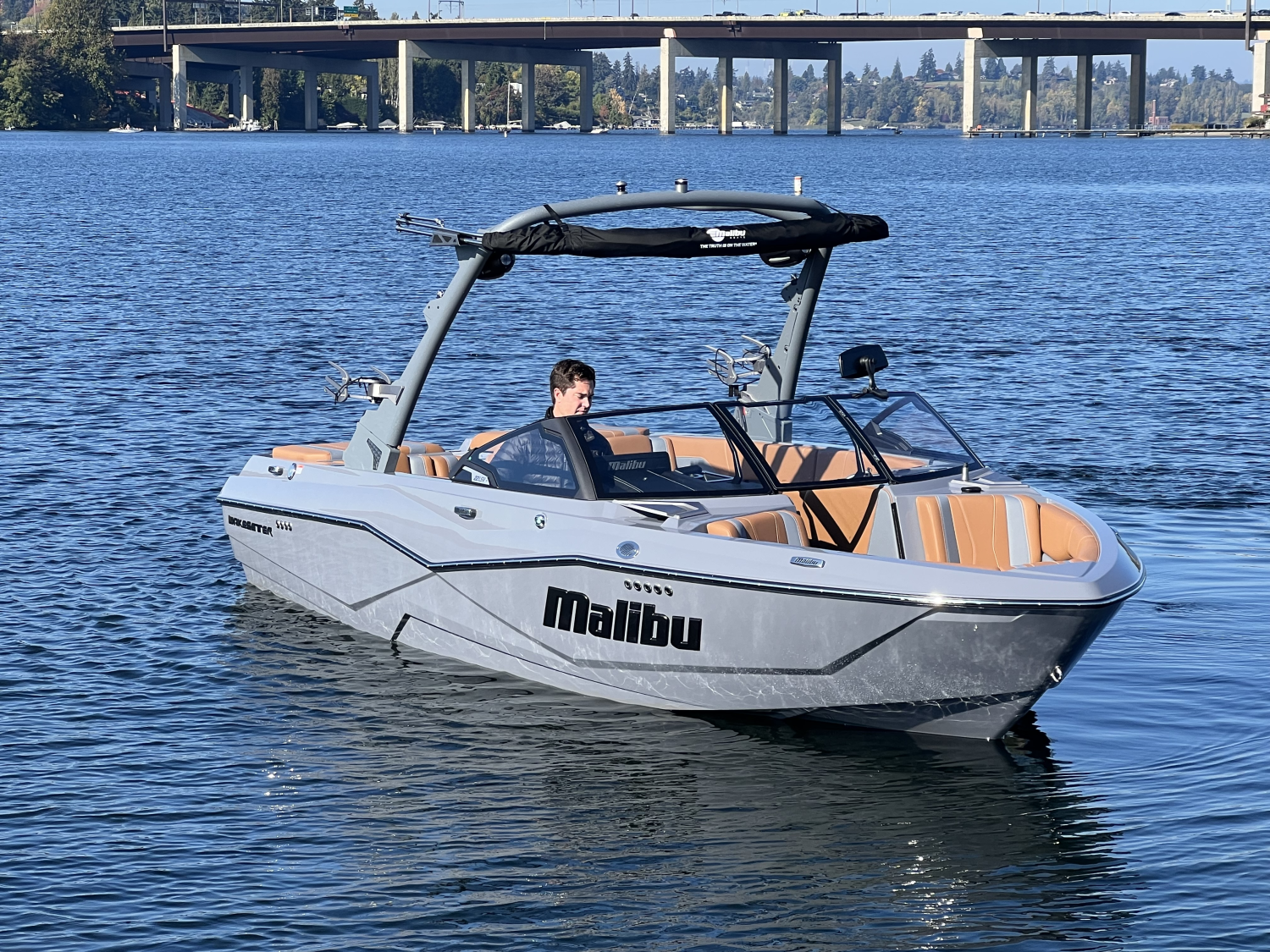 2025 Malibu 22 LSV
