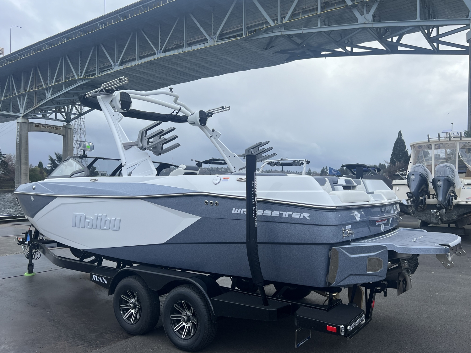 2025 Malibu 23 LSV