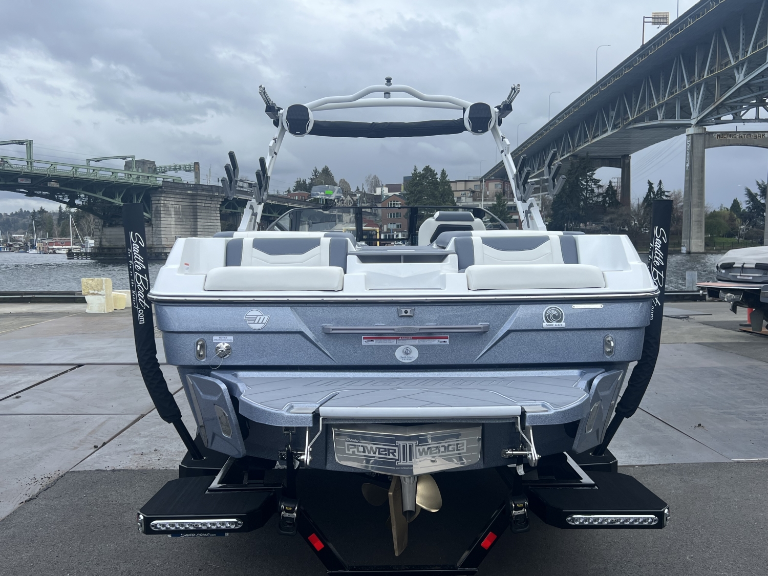 2025 Malibu 23 LSV