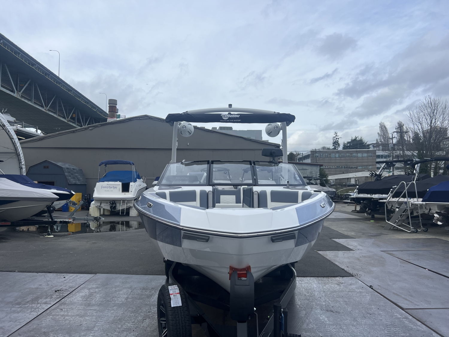2025 Malibu 23 LSV