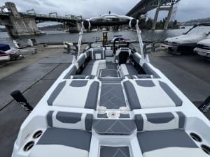 2025 Malibu 23 LSV