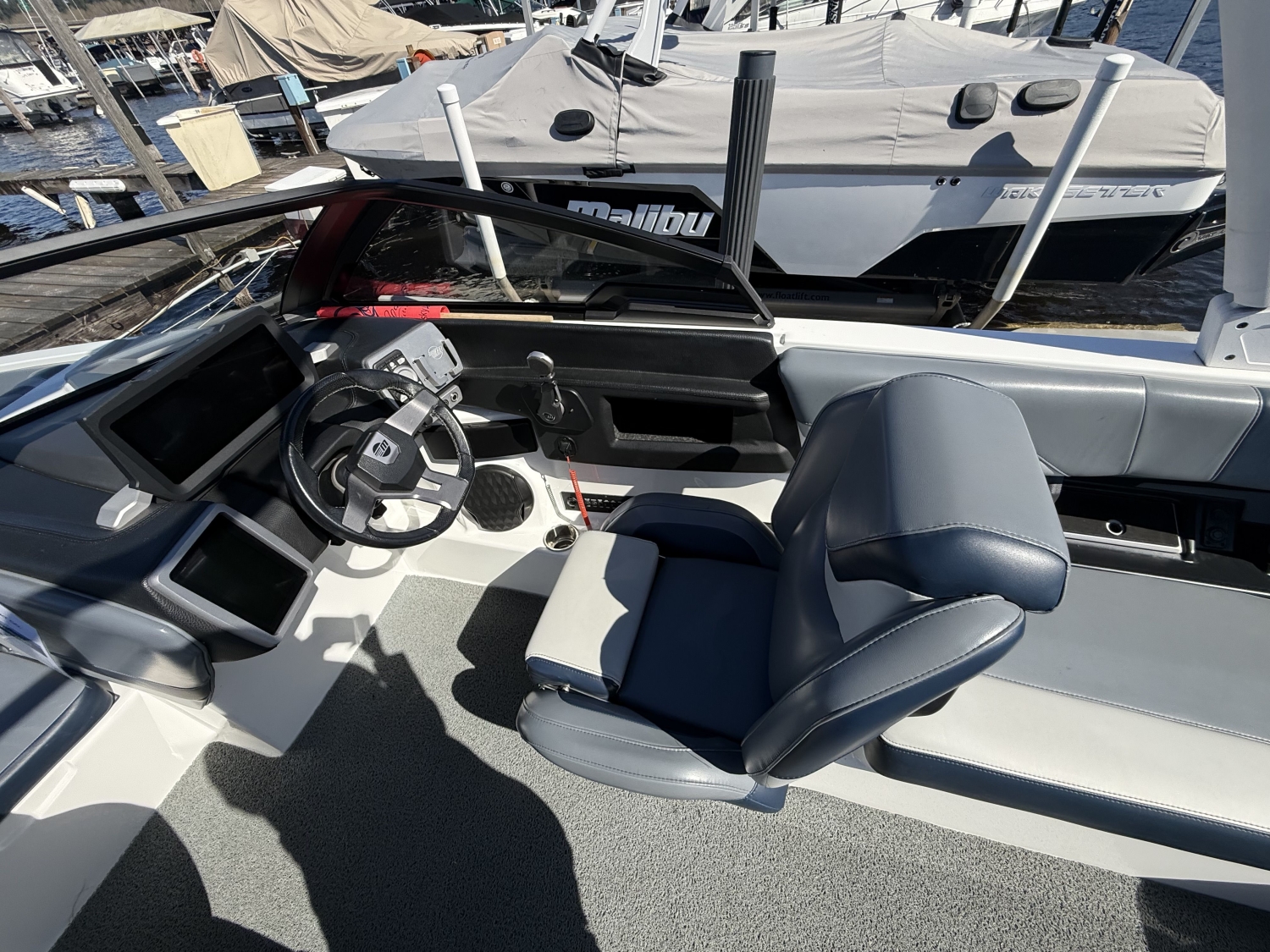 2023 Malibu 22 LSV