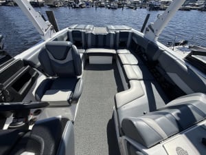2023 Malibu 22 LSV