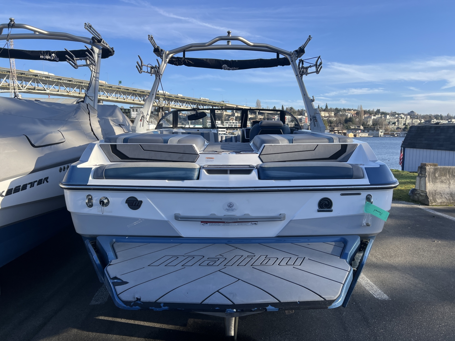 2023 Malibu 22 LSV