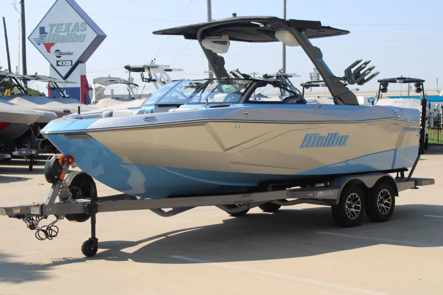2026 Malibu 23 LSV