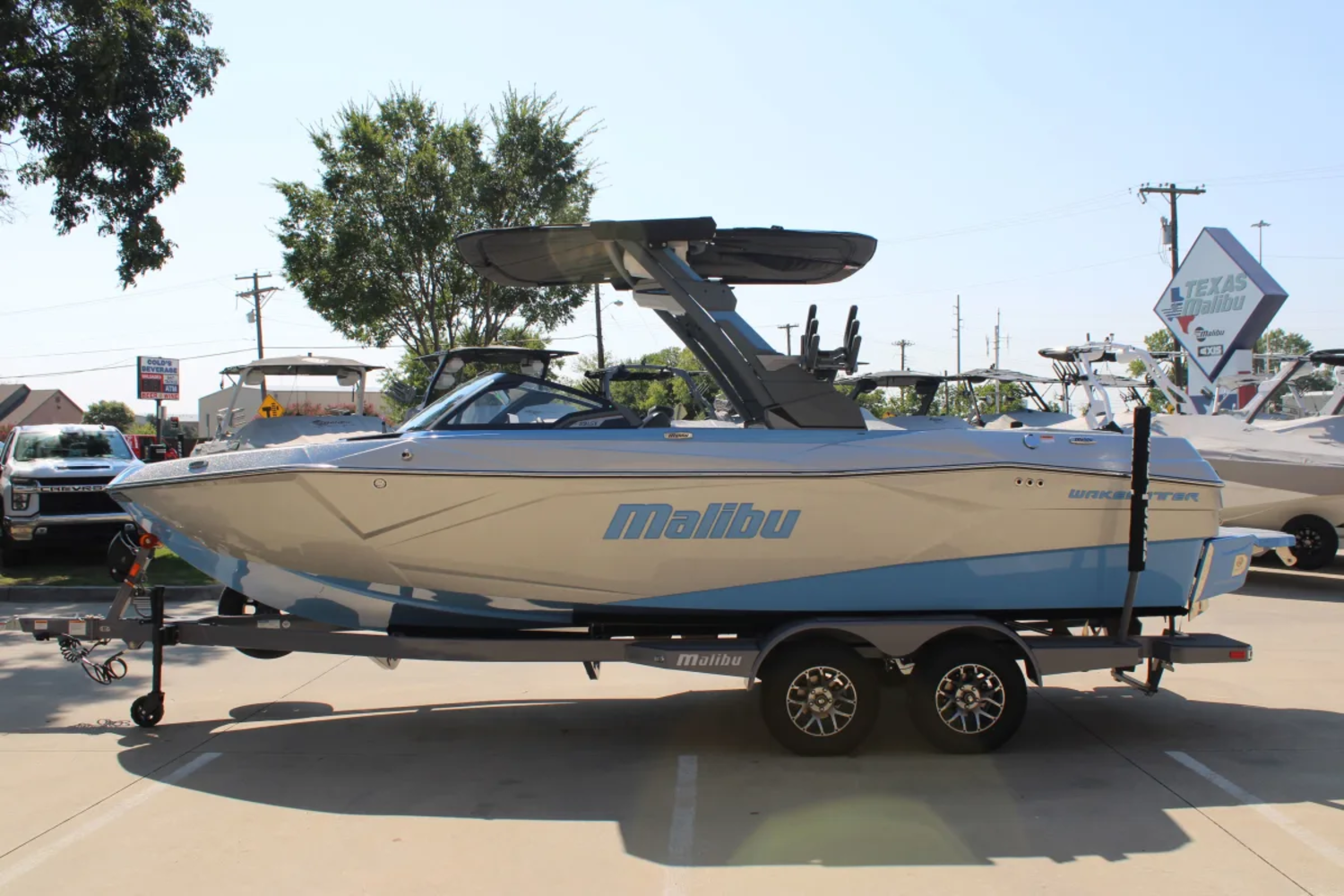 2026 Malibu 23 LSV