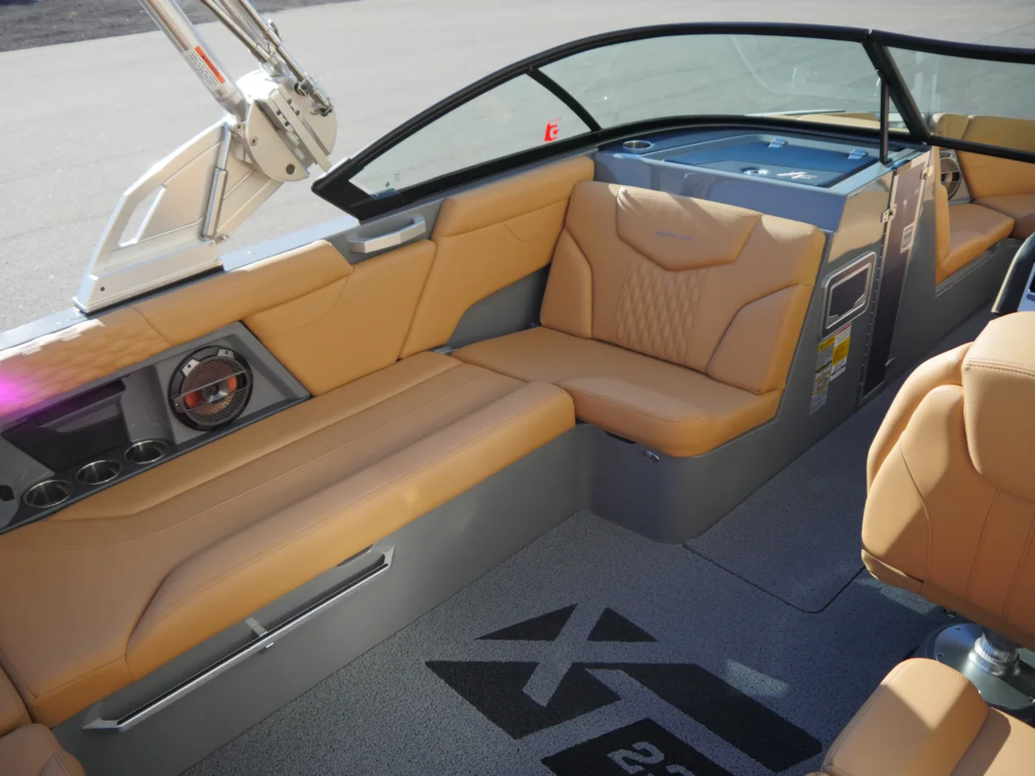 2022 MasterCraft XT23