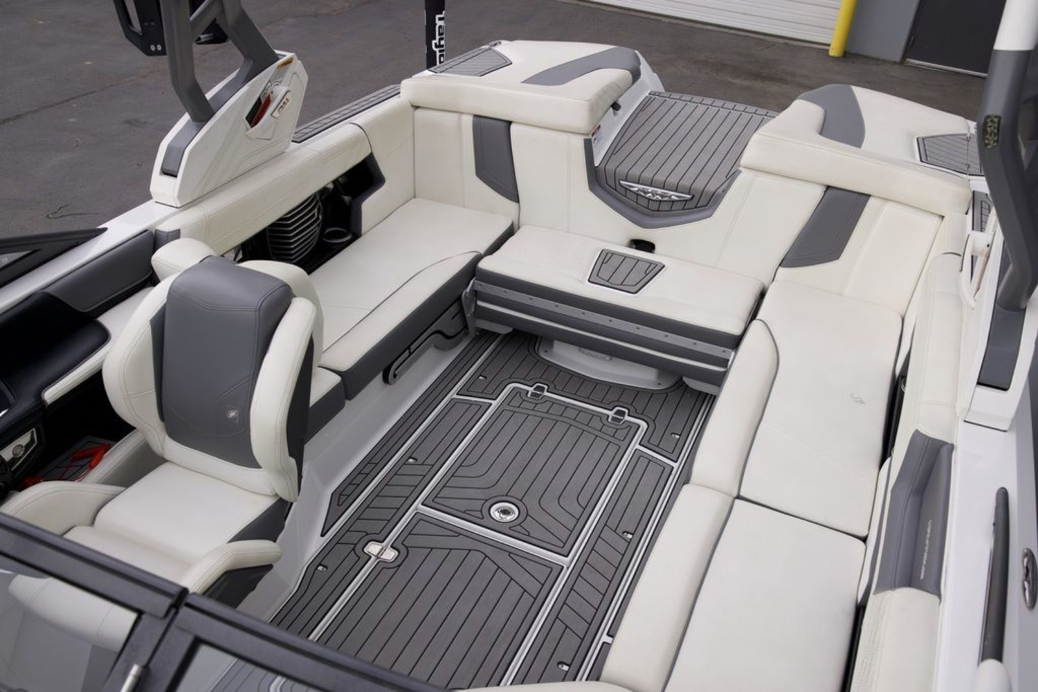 2018 Nautique G23