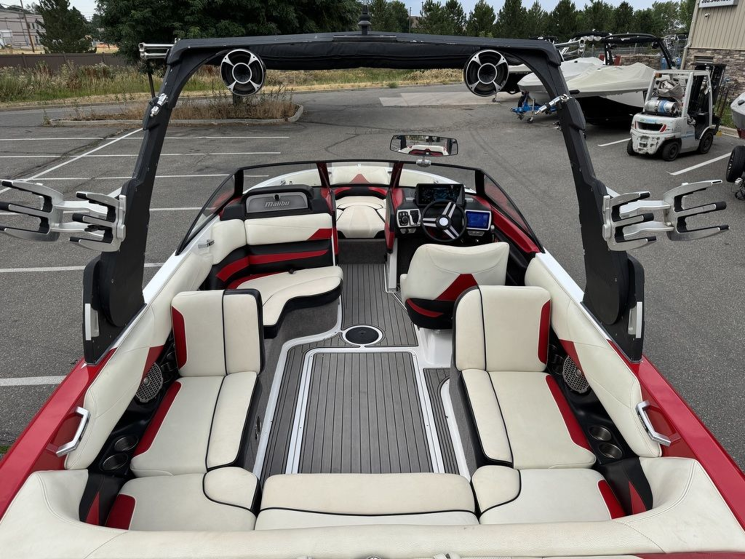2015 Malibu Boats 23 LSV