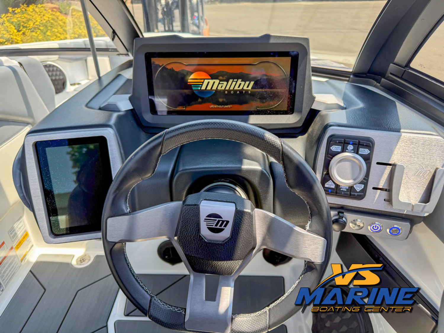 2022 Malibu Boats 21 LX