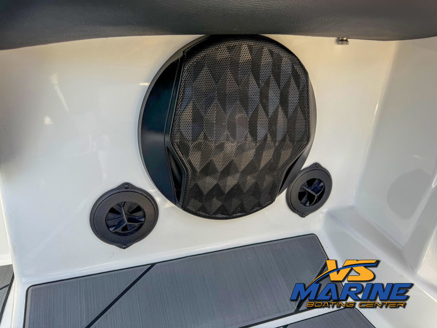 2022 Malibu Boats 21 LX