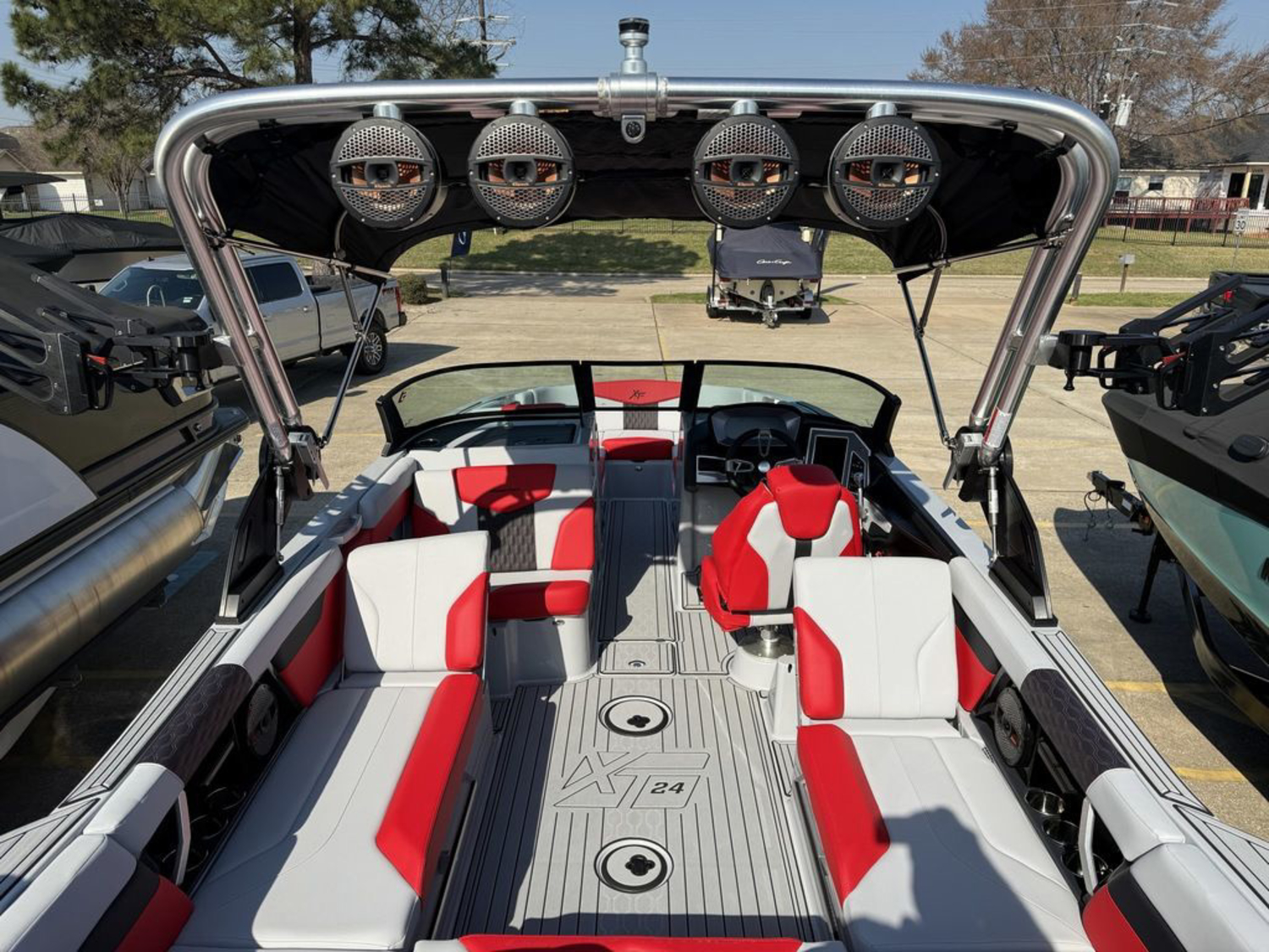 2024 Mastercraft XT24