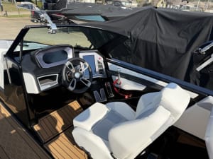 2024-mastercraft-xt24-105169-image2