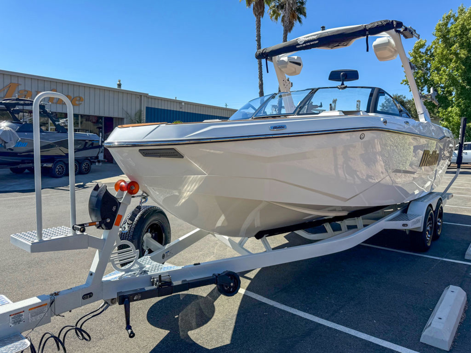 2026 Malibu Boats 25 LSV