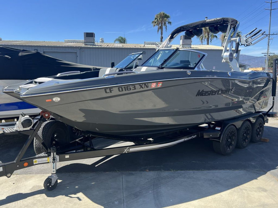 2021-mastercraft-x24-106043-image2