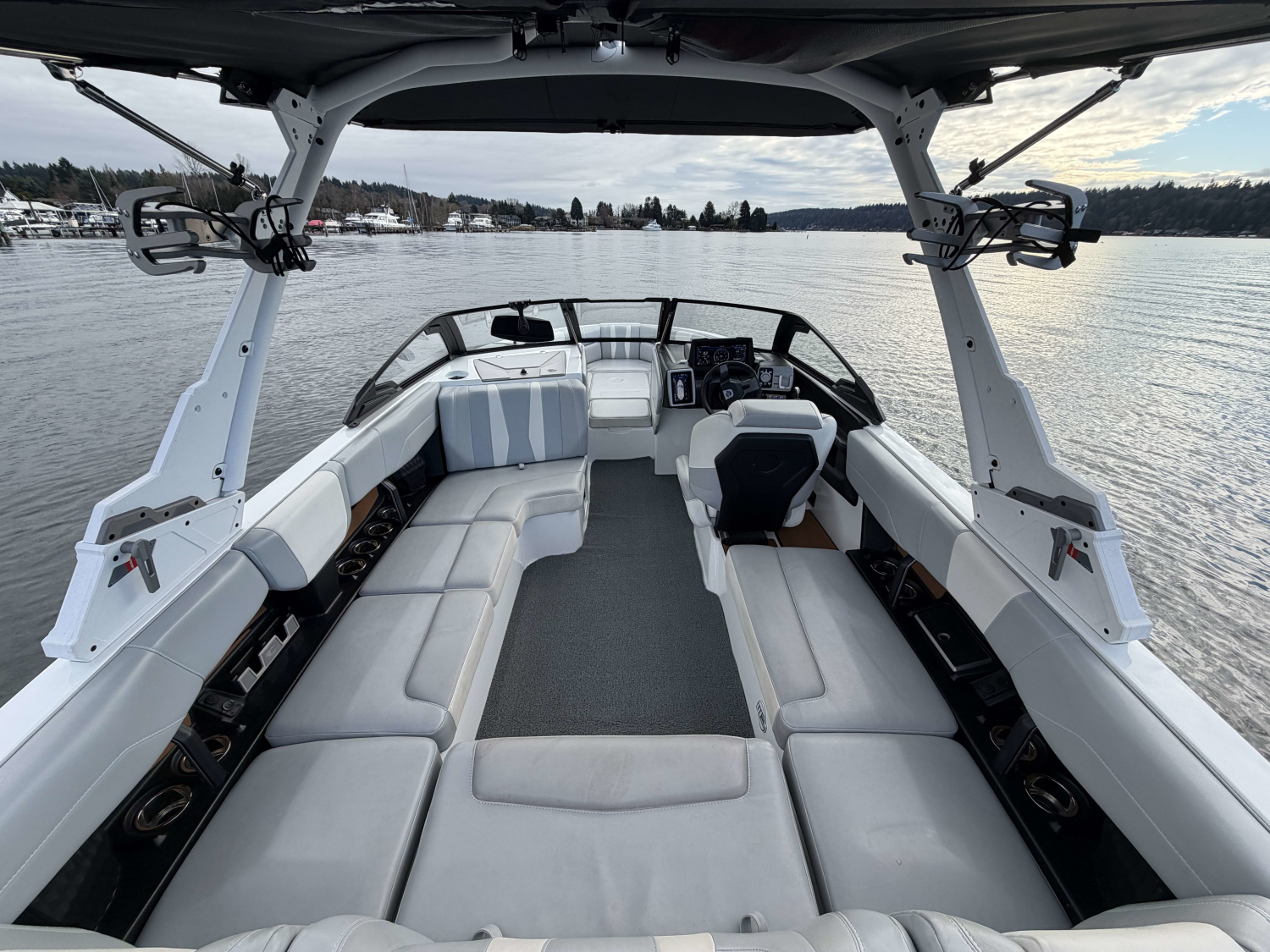 2024 Malibu 22 LSV