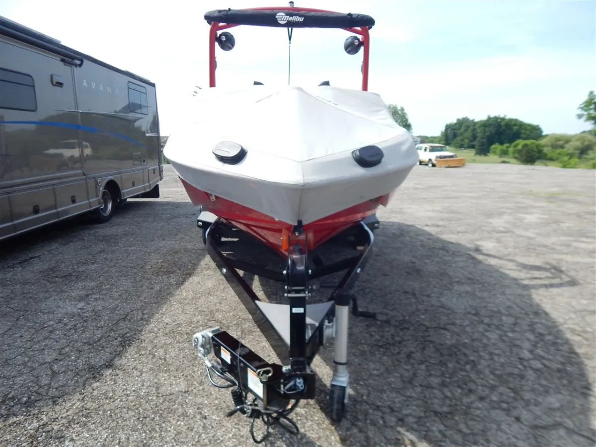 2022 Malibu Wakesetter 22LSV Tandem Axle Trailer Bimini FAE PNP MLS Illusion G5