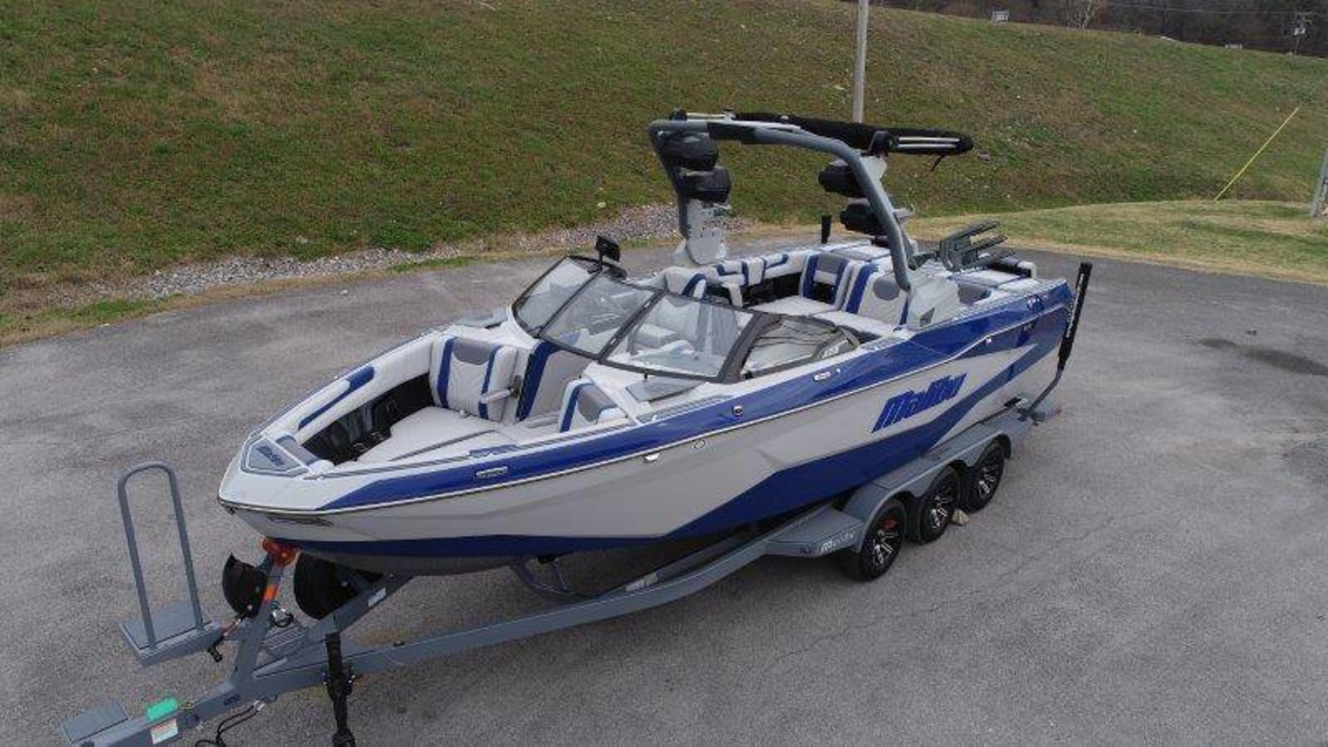 2026 Malibu 25 LSV