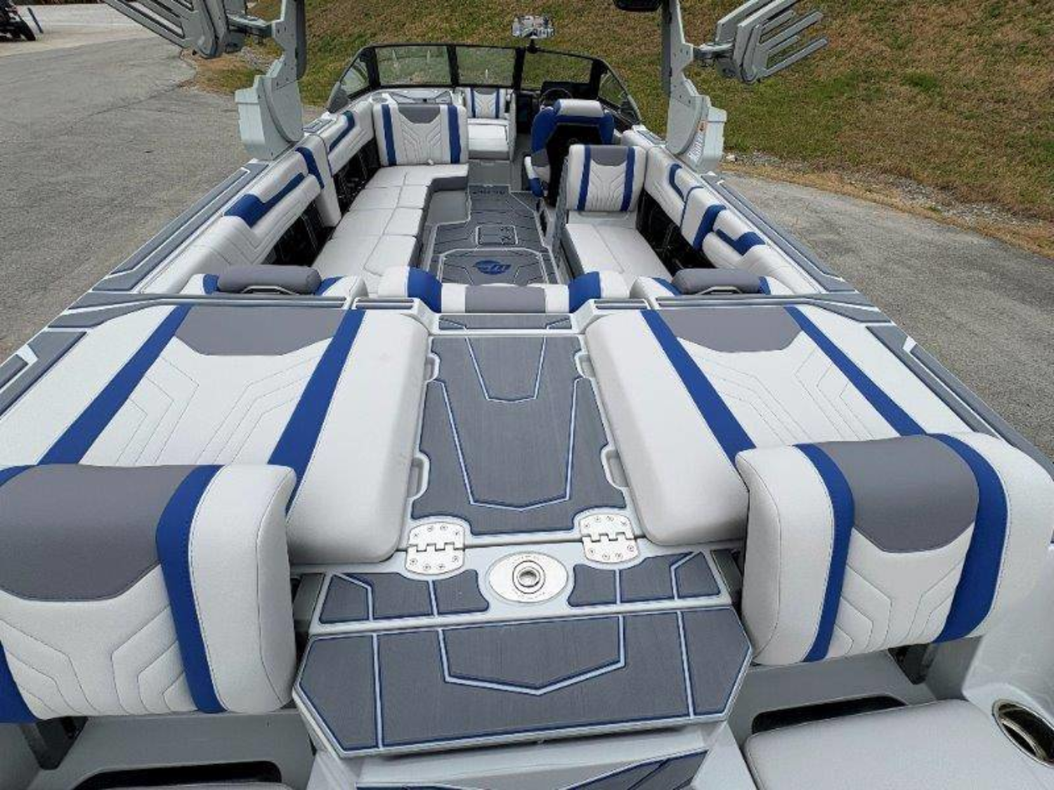2026 Malibu 25 LSV