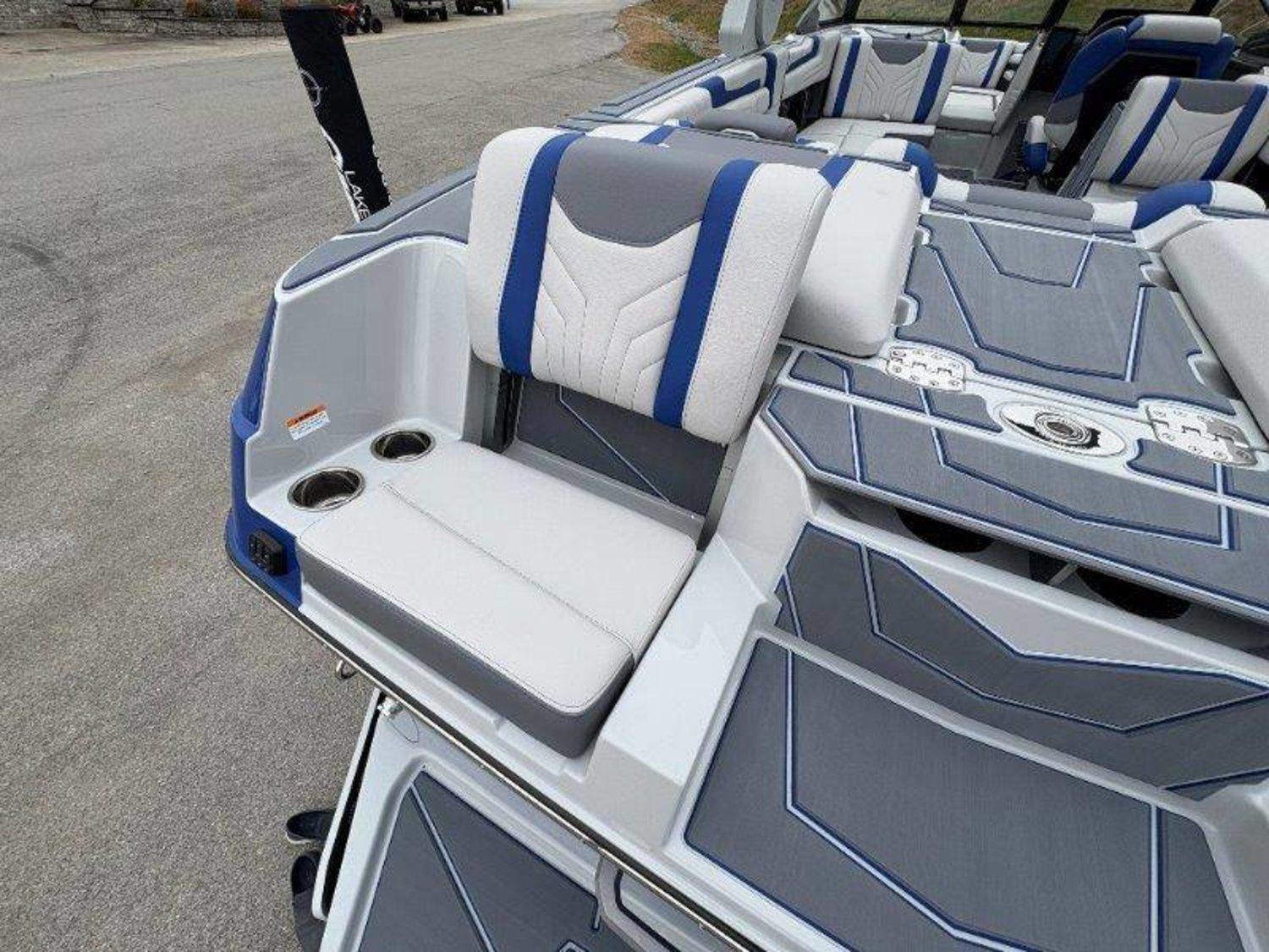 2026 Malibu 25 LSV