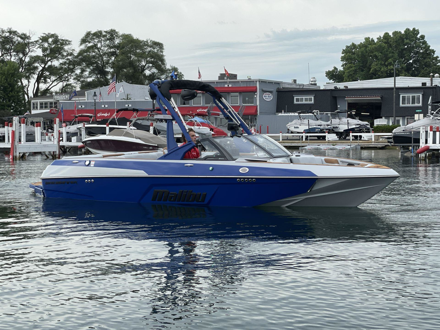 2023 Malibu Boats 20 VTX