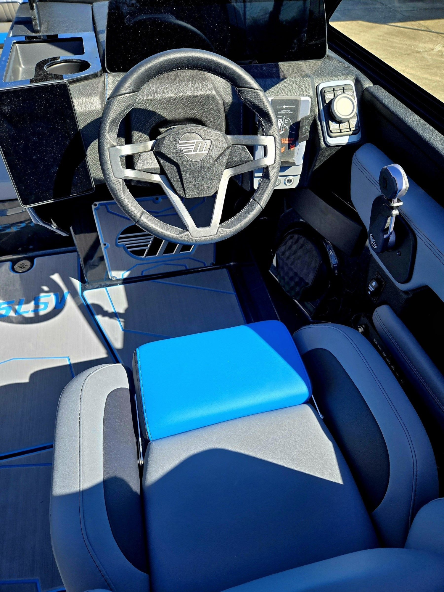2025 Malibu 25 LSV