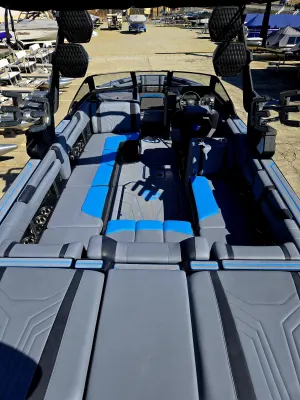 2025-malibu-wakesetter-25-lsv-95730-image14