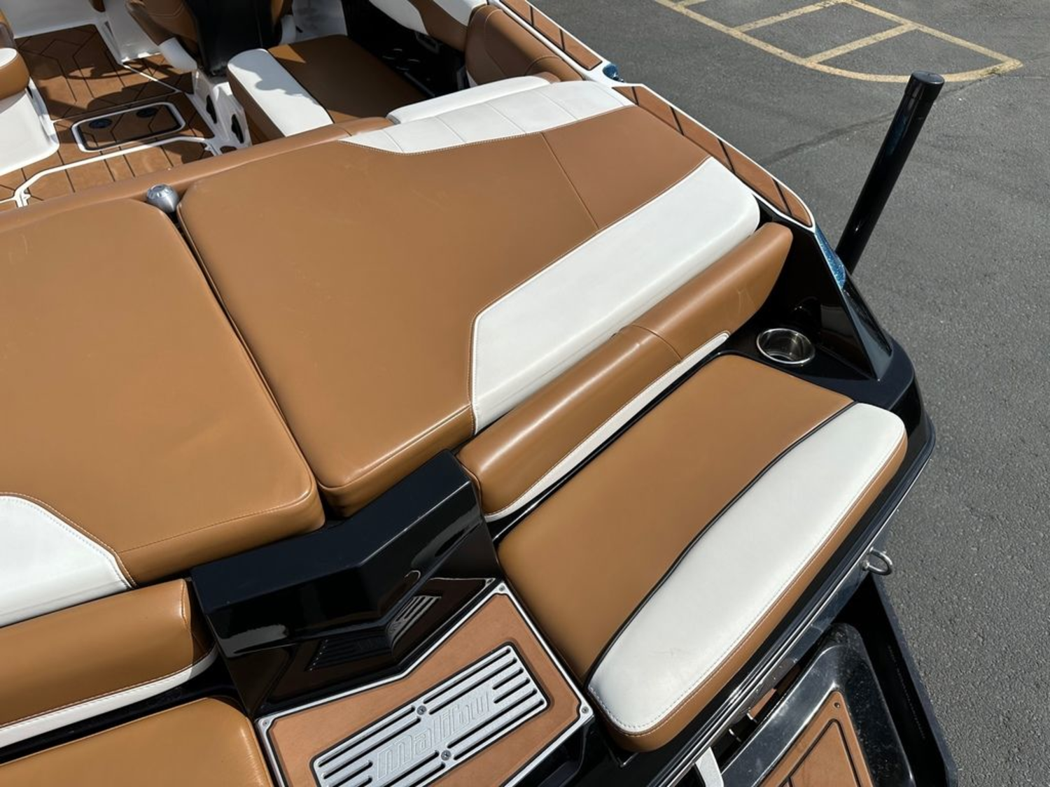 2022 Malibu Boats 22 LSV