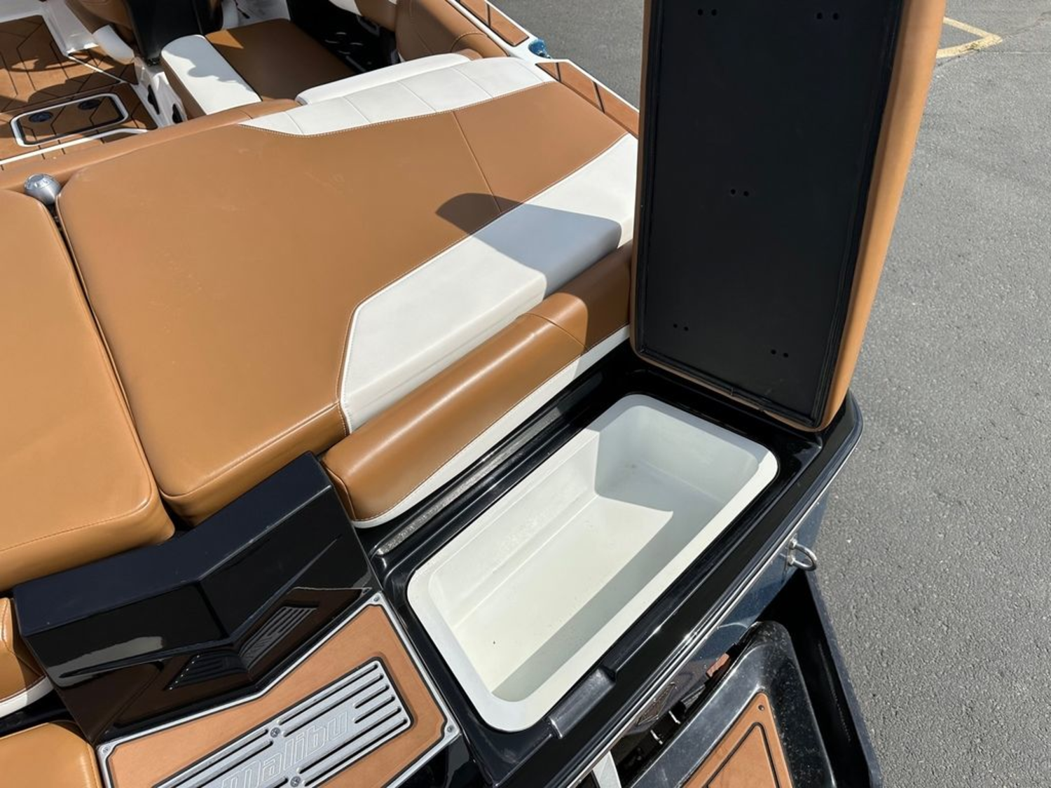 2022 Malibu Boats 22 LSV