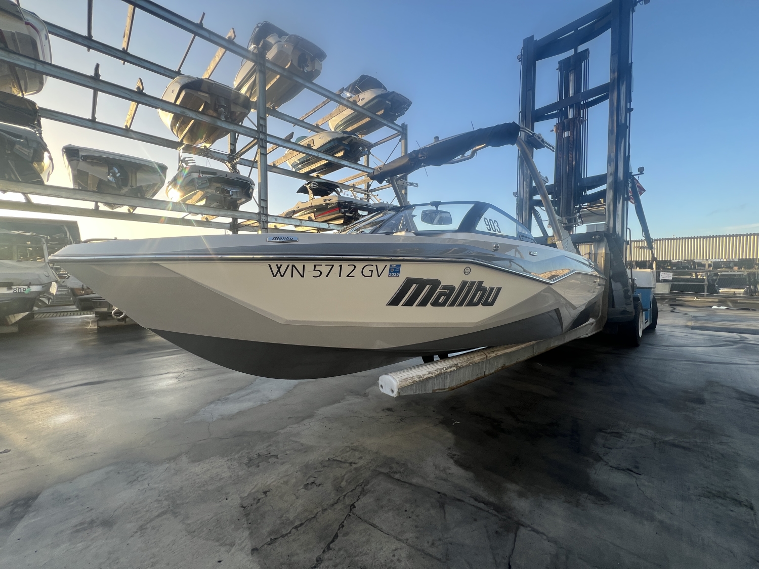 2023 Malibu 22 LSV