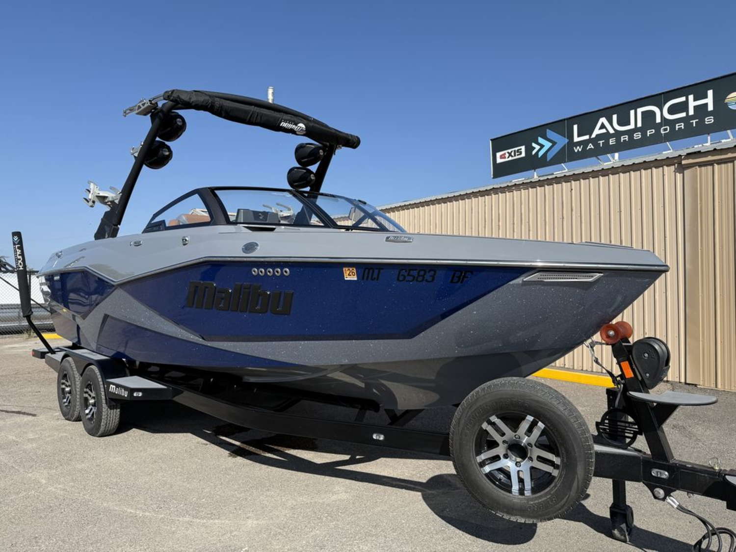 2023 Malibu Boats 25 LSV